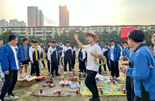 田径场化身“义卖市场” ▕ 邵东一中：爱心义卖暖人心